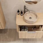 Rond hangend naturel eiken badkamermeubel 80 cm met afgeronde hoeken en beige marmerlook waskom