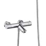 Thermostatische bad/douchekraan in chroom, geleverd als complete set met handdouche, doucheslang en wandhaak. Voorzien van 5 jaar garantie en verkrijgbaar in 6 kleuren. Kenmerkend voor de Toscana serie is het gedraaide reliëf op de bediening: een sub