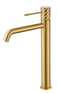 Moderne hoge wastafelkraan in geborsteld goud, geschikt voor een badmeubel met waskom. Voorzien van een duurzame PVD-coating, 5 jaar garantie en verkrijgbaar in 6 kleuren. Kenmerkend voor de Toscana serie is het gedraaide reliëf op de bediening: een