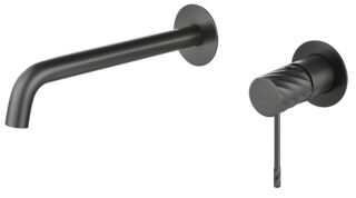 Moderne muurwastafelkraan in black gun metal voor wandmontage boven een wastafel of waskom. Voorzien van een duurzame PVD-coating, 5 jaar garantie en verkrijgbaar in 6 kleuren. Kenmerkend voor de Toscana serie is het gedraaide reliëf op de bediening: