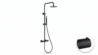Stijlvolle opbouwdoucheset in mat zwart, thermostatische douchekraan en hoofddouche van Ø20 cm. Inclusief handdouche. Verkrijgbaar in 6 kleuren en voorzien van 5 jaar garantie. Kenmerkend voor de Toscana serie is het gedraaide reliëf op de bediening: