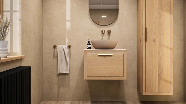 Hangend naturel eiken badkamermeubel 60 cm met één lade en beige limestone wastafel