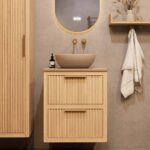 Modern naturel eiken badkamermeubel 60 cm met twee lades en limestone blad met witte waskom
