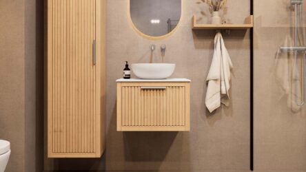 Hangend naturel eiken badkamermeubel 60 cm met één lade en solid surface blad met witte waskom