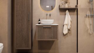Hangend eiken wastafelmeubel 60 cm met ribbelfront, solid surface blad en ronde witte opbouwwaskom