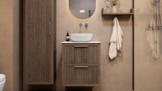 Hangend donker eiken badkamermeubel 60 cm met ribbelfront, twee lades en solid surface blad met witte waskom