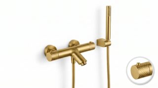Luxe thermostatische bad/douchekraan in geborsteld goud met duurzame PVD-coating. Geleverd als complete set met handdouche, doucheslang en wandhaak. Verkrijgbaar in 5 kleuren.