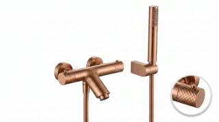 Thermostatische bad/douchekraan in geborsteld koper met duurzame PVD-coating. Geleverd als complete set met handdouche, doucheslang en wandhaak. Verkrijgbaar in 5 kleuren.