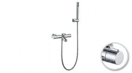 Moderne thermostatische bad/douchekraan in chroom, geleverd als complete set met handdouche, doucheslang en wandhaak. Onderdeel van de Riva Bella serie, verkrijgbaar in 6 kleuren en direct uit voorraad leverbaar.