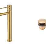 Moderne hoge wastafelkraan in geborsteld goud voor een badmeubel met waskom, geleverd als complete set inclusief bijpassende clickwaste met duurzame PVD-coating. De clickwaste is een handige pop-up afvoer die je eenvoudig opent en sluit door erop te