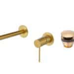 Moderne muurwastafelkraan in geborsteld goud voor wandmontage boven een wastafel of waskom, geleverd als complete set inclusief bijpassende clickwaste met duurzame PVD-coating. De clickwaste is een handige pop-up afvoer die je eenvoudig opent en slui
