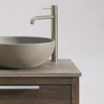 Hangend donker eiken badkamermeubel 200 cm met twee lades en grijs limestone blad