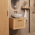 Hangend houten badkamermeubel 60 cm met één lade en naturel eiken blad met witte waskom