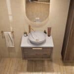 Hangend donker eiken badkamermeubel 70 cm met één lade en grijs limestone blad