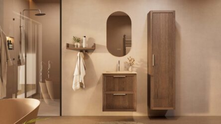 Het Riva badkamermeubel 60 in donker eiken ademt luxe en rust. Massief eiken met groevenfront, twee hoogwaardige softclose lades en een mat beige Mineraalsteen wastafel. De wastafel kan met of zonder kraangaten worden geleverd.