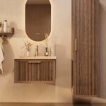 Het Riva badkamermeubel 70 in donker eiken ademt luxe en rust. Massief eiken met groevenfront, hoogwaardige softclose lades en een mat beige Mineraalsteen wastafel. De wastafel kan met of zonder kraangaten worden geleverd.