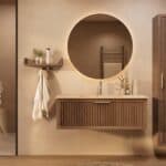 Het Riva badkamermeubel 120 in donker eiken ademt luxe en rust. Massief eiken met groevenfront, hoogwaardige softclose lades en een mat beige Mineraalsteen wastafel. De wastafel kan met of zonder kraangaten worden geleverd.
