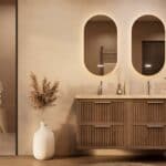 Het Riva badkamermeubel 140 in donker eiken ademt luxe en rust. Massief eiken met groevenfront, vier hoogwaardige softclose lades en een mat beige Mineraalsteen dubbele wastafel. De wastafel kan met of zonder kraangaten worden geleverd.