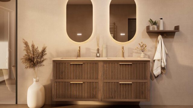 Het Riva badkamermeubel 160 in Donker eiken combineert ambachtelijk vakmanschap met moderne luxe. Gemaakt van massief eiken met ribbelfront, vier softclose lades en een mat beige dubbele Mineraalsteen wastafel. De wastafel kan met of zonder kraangate