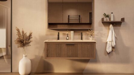 Het Riva badkamermeubel 120 in donker eiken ademt luxe en rust. Massief eiken met groevenfront, hoogwaardige softclose lades en een mat beige Mineraalsteen dubbel wastafel. De wastafel kan met of zonder kraangaten worden geleverd.