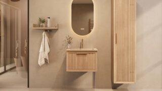 Het Riva badkamermeubel 60 in naturel eiken combineert ambachtelijk vakmanschap met moderne luxe. Gemaakt van massief eiken met ribbelfront, softclose lades en een mat beige Mineraalsteen wastafel. De wastafel kan met of zonder kraangaten worden gele