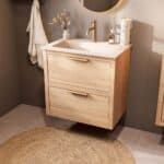 Modern naturel eiken badkamermeubel 70 cm met twee lades en mat witte mineraalstenen wastafel
