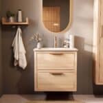 Modern naturel eiken badkamermeubel 70 cm met twee lades en mat witte mineraalstenen wastafel