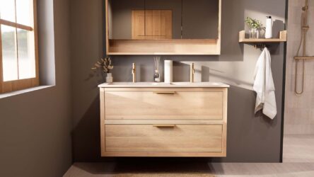 Hangend naturel eiken badkamermeubel 120 cm met twee lades en dubbele mat witte mineraalstenen wastafel