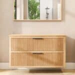 Hangend naturel eiken badkamermeubel 120 cm met twee lades en naturel eiken blad met witte waskom