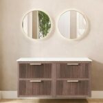 Hangend donker eiken wastafelmeubel 140 cm met twee lades en wit marmer blad met twee waskommen