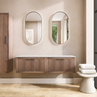 Hangend eiken badkamermeubel 160 cm met twee lades en grijs limestone blad met twee waskommen