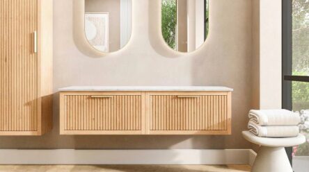 Hangend modern naturel eiken badkamermeubel 160 cm met vlak front, één lade en marmer blad met waskom