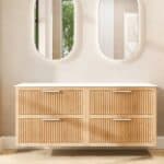 Hangend naturel eiken wastafelmeubel 160 cm met ribbelfront, vier lades en solid surface blad met 2 waskommen