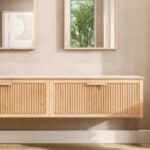 Modern hangend eiken badkamermeubel 200 cm met ribbelfront, één lade en limestone blad met keramische waskom