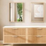 Hangend naturel eiken wastafelmeubel 200 cm met ribbelfront, vier lades en solid surface blad met 2 waskommen