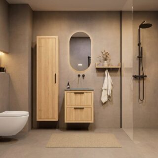 Hangend naturel eiken badkamermeubel 60 cm met ribbelfront, twee lades en grijs limestone blad met witte waskom