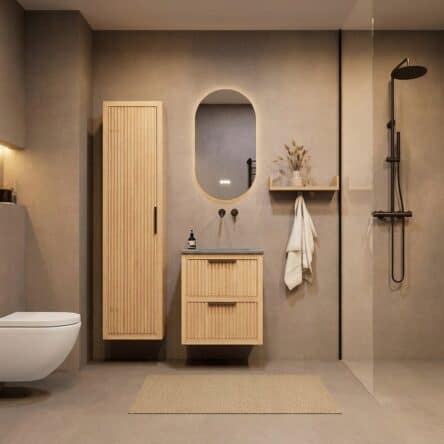 Hangend naturel eiken badkamermeubel 60 cm met ribbelfront, twee lades en grijs limestone blad met witte waskom