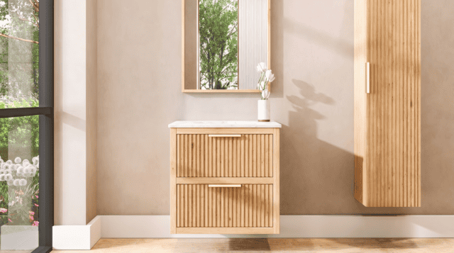 Hangend naturel eiken badkamermeubel 70 cm met twee lades en wit marmer blad met witte waskom