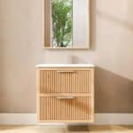 Hangend naturel eiken badkamermeubel 70 cm met ribbelfront, twee lades en solid surface blad met witte waskom