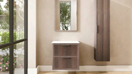 Hangend donker eiken badkamermeubel 70 cm met ribbelfront, twee lades en solid surface blad met witte waskom