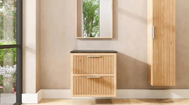 Compact eiken wastafelmeubel 70 cm met ribbelfront, twee lades en granieten blad met witte waskom