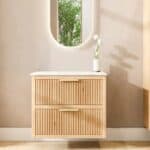 Hangend naturel eiken badkamermeubel 80 cm met twee lades en wit marmer blad met witte waskom