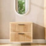 Hangend naturel eiken badkamermeubel 80 cm met twee lades en naturel eiken blad met witte waskom