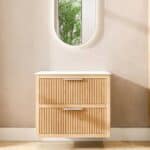 Hangend naturel eiken badkamermeubel 80 cm met ribbelfront, twee lades en solid surface blad met witte waskom