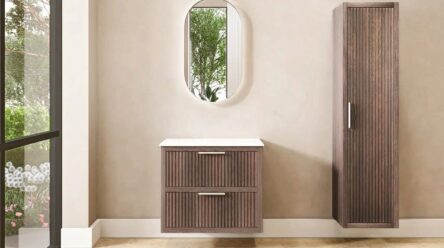 Hangend donker eiken badkamermeubel 80 cm met ribbelfront, twee lades en solid surface blad met witte waskom