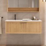 Hangend naturel eiken badkamermeubel 60 cm met één lade en mat beige mineraalstenen wastafel