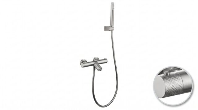 Stijlvolle thermostatische bad/douchekraan in geborsteld nikkel. Geleverd als complete set met handdouche, doucheslang en wandhaak. Verkrijgbaar in 6 kleuren.