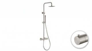 Moderne opbouwdoucheset in geborsteld nikkel, thermostatische douchekraan en hoofddouche van Ø20 cm. Inclusief verstelbare handdouche. Verkrijgbaar in 6 kleuren en 5 jaar garantie.