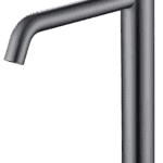 Moderne hoge wastafelkraan in black gun metal voor een badmeubel met waskom, geleverd als complete set inclusief bijpassende clickwaste met duurzame PVD-coating. De clickwaste is een handige pop-up afvoer die je eenvoudig opent en sluit door erop te