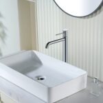 Moderne hoge wastafelkraan in chroom, geschikt voor een badmeubel met waskom. Voorzien van 5 jaar garantie en verkrijgbaar in 6 kleuren. Kenmerkend voor de Toscana serie is het gedraaide reliëf op de bediening: een subtiel motief dat zorgt voor extra